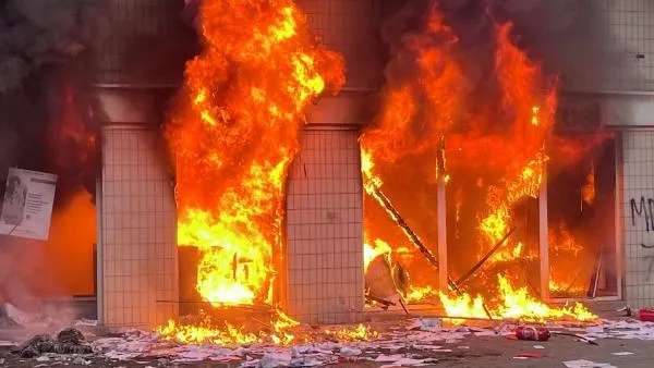 Более 100 человек было задержано во Франции из-за беспорядков после гибели подростка