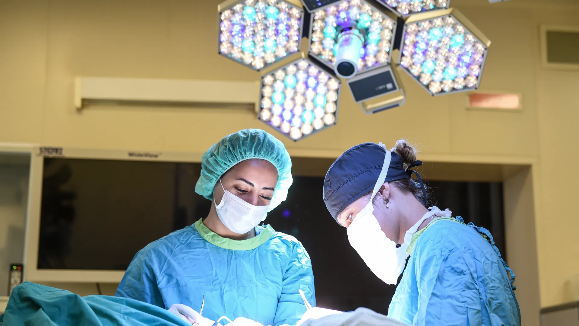 Новая жизнь за 25 минут: в Красногорской больнице первыми в России «отключили» нерв внутри позвонка