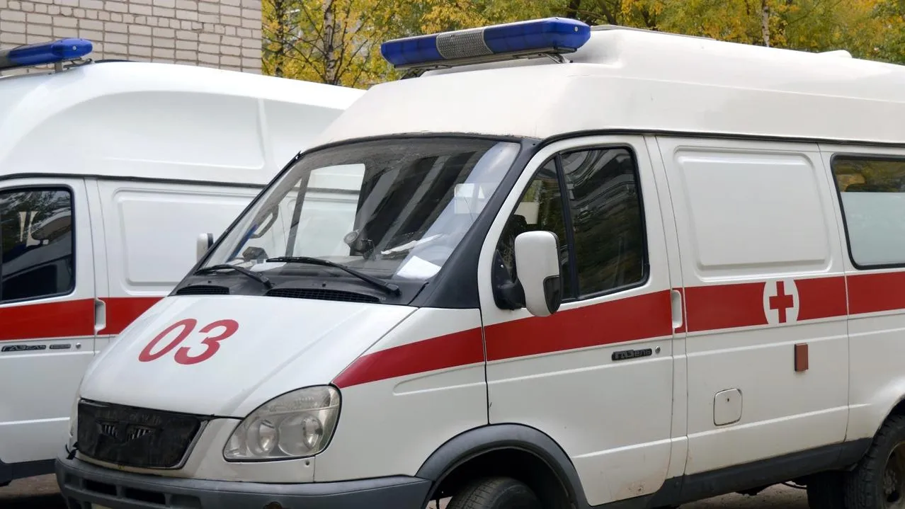 В Москве пытаются вытащить из квартиры 186-килограммового мужчину