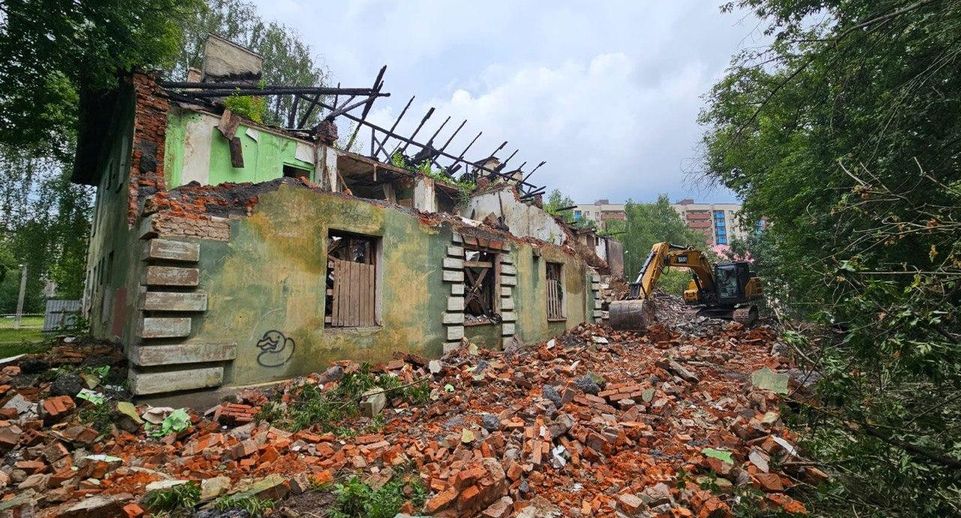 Аварийный жилой дом снесли в микрорайоне ДЗФС в Дмитрове