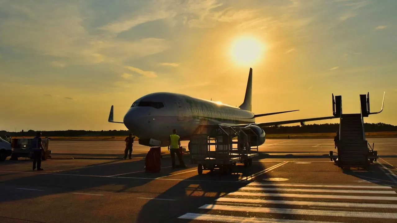 Казахстанская авиакомпания Qazaq Air приостановила полеты в Екатеринбург