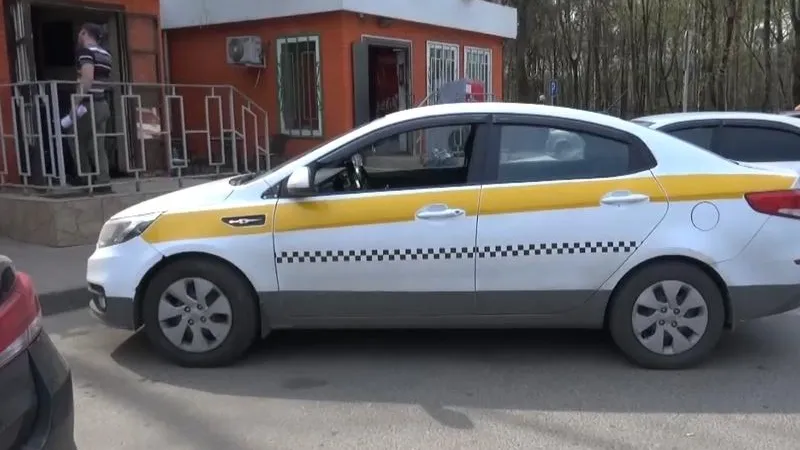 Таксист с пистолетом грабил пассажиров в Красногорске