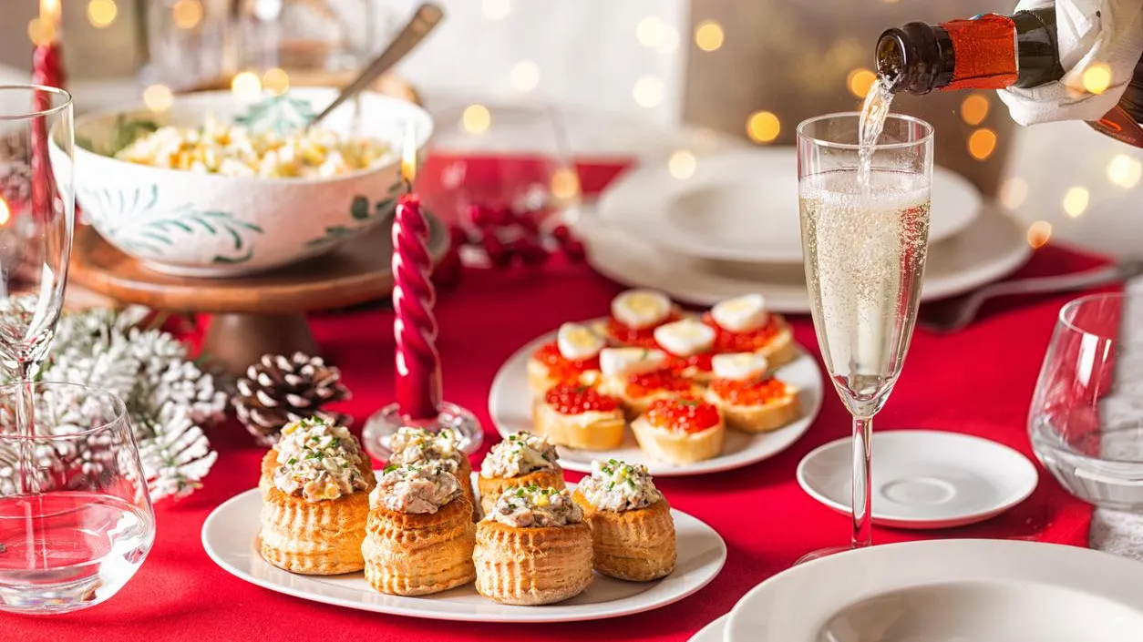 «Новогодняя лихорадка». Цены на икру и сладости перед праздниками взлетят на 15%