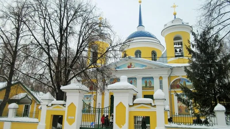 Акуловская церковь и могила епископа Стефана