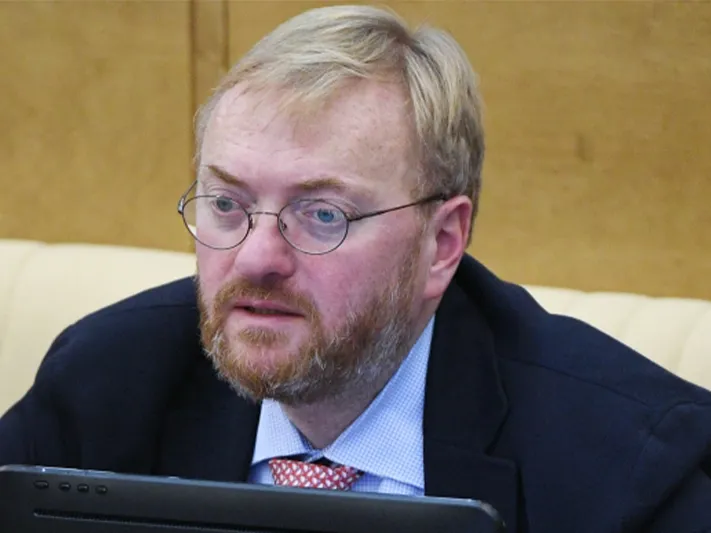 Виталий Милонов обвинил в поножовщине директора химкинского лицея