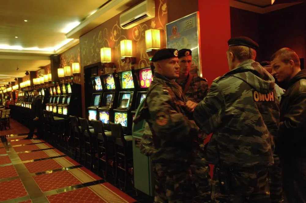 Сотрудники УБЭП в московском казино «Баккара», 2006 год