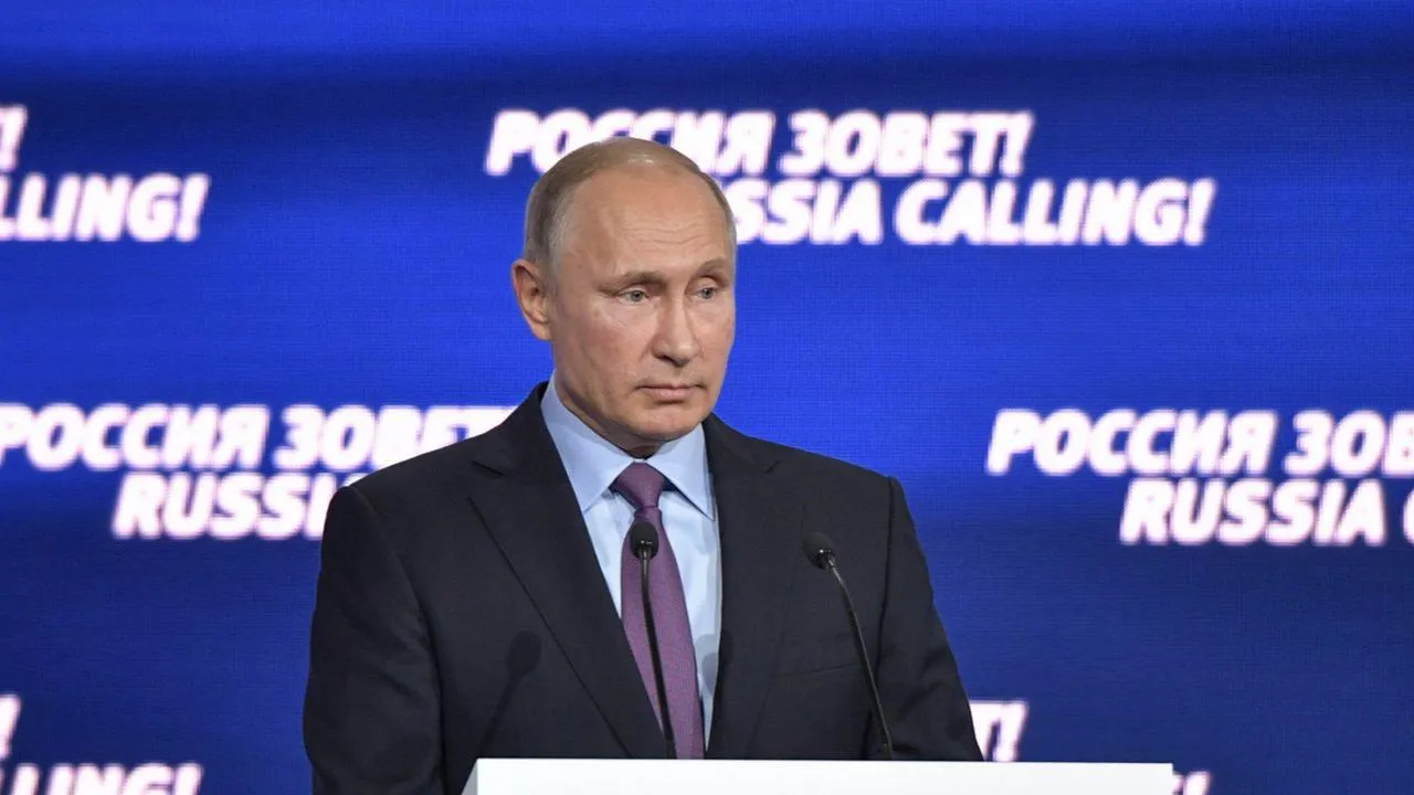 Путин провел встречу с зампредом сербского правительства на ВЭФ