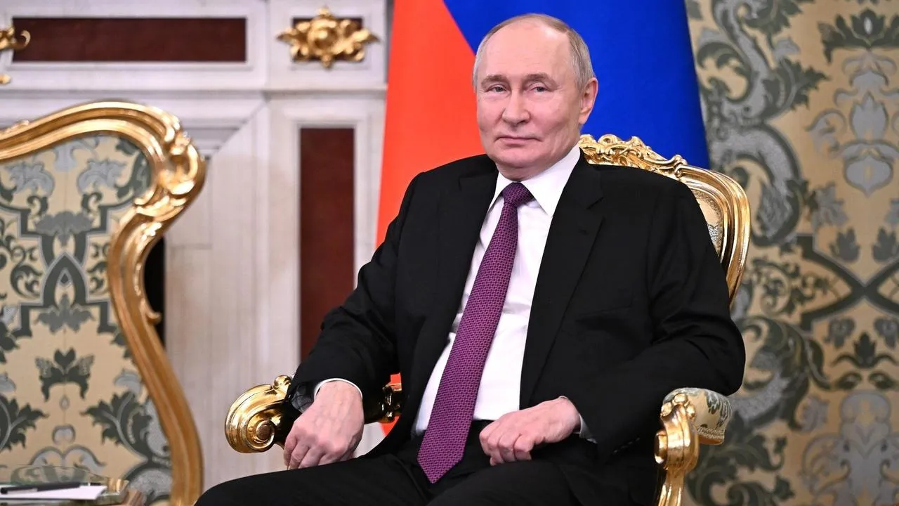 Путин призвал Медведева зайти к нему после заседания коллегии Генпрокуратуры