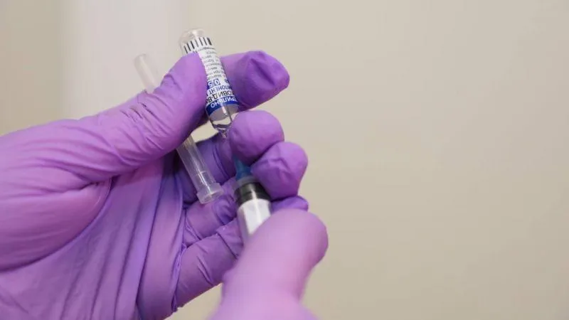 Девяностотрехлетняя женщина вакцинировалась в Химках