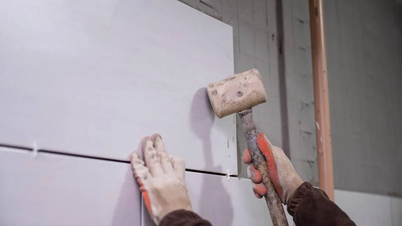 Ремонт подъездов в Ленинском. Фото: ТГ-канал Алексея Спасского/https://t.me/alexeyspassky/6341