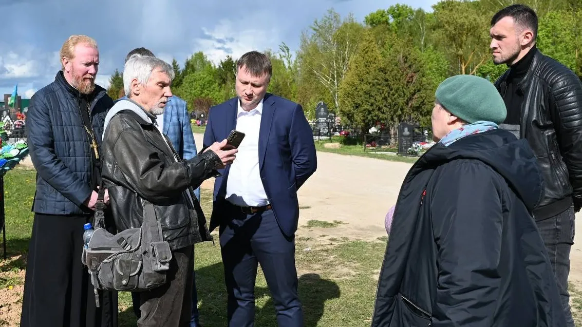 Алексей Шимко (в центре) на встрече с инициативными жителями. Фото: пресс-служба администрации г.о. Серпухов