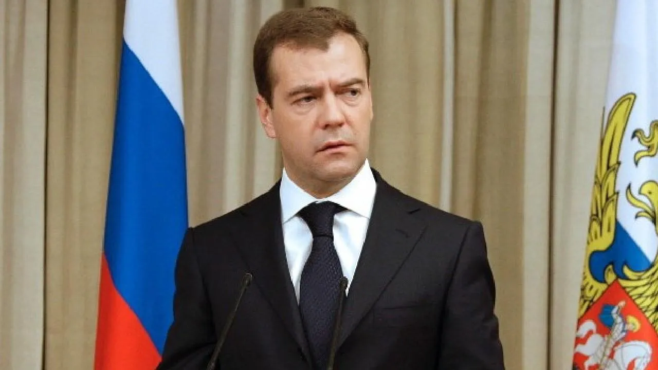 Медведев спрогнозировал скорое завершение конфликта на Украине при выходе из него ЕС и США
