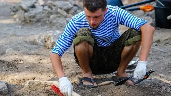В Керчи нашли хорошо сохранившуюся древнюю статую