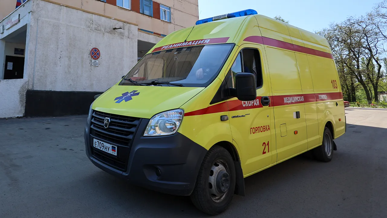 «Инвалидом на всю жизнь останется»: у рабочего оторвало руку в аварии на стройке