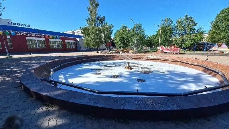 Пенный фонтан заметили жители Дубны