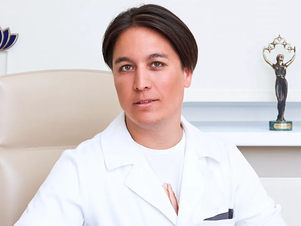 «Отмыться невозможно»: таролог предсказала итог скандала со звездным пластическим хирургом