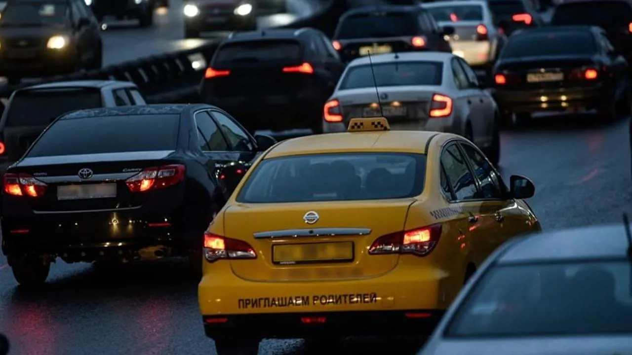 «Ущерб может достигать 100 тысяч рублей»: москвичи столкнулись с новым явлением на парковках