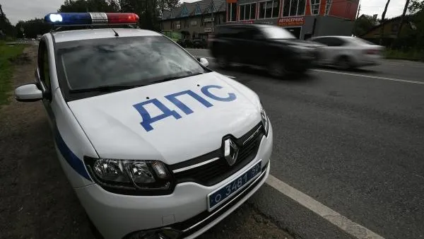 Водитель задел пешехода зеркалом в Подольске и уехал