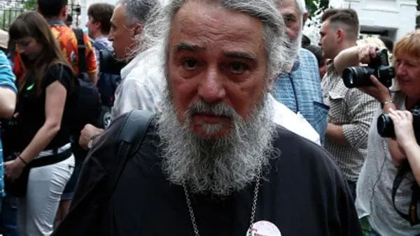 Родного брата Баталова упекли в дом престарелых