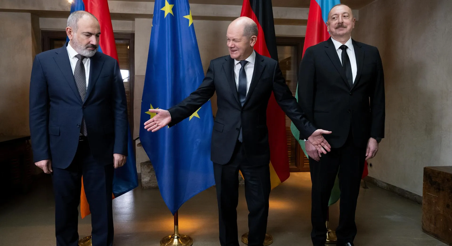 Премьер-министр Армении Никол Пашинян, канцлер ФРГ Олаф Шольц и президент Азербайджана Ильхам Алиев, 2024 год. Sven Hoppe/dpa