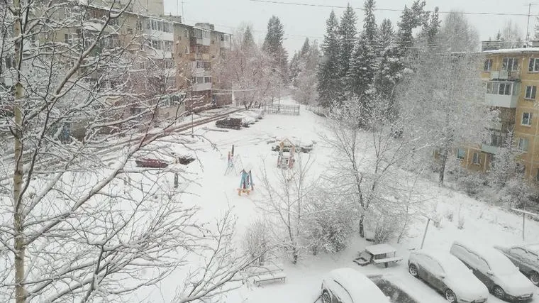 Урал не покидает зима