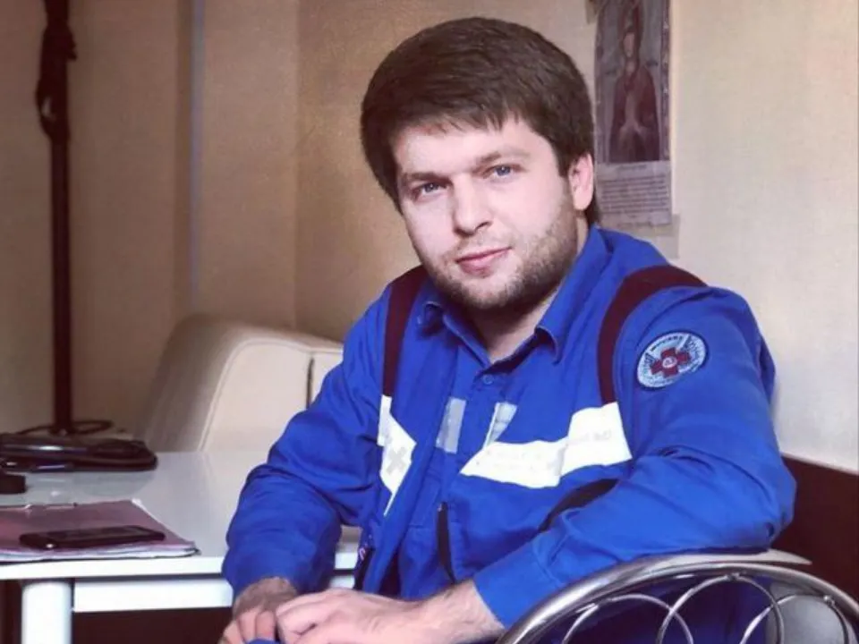 Руководитель подстанции скорой помощи Расул Магомедов ценит и бережет каждого сотрудника. Фото: из личного архива