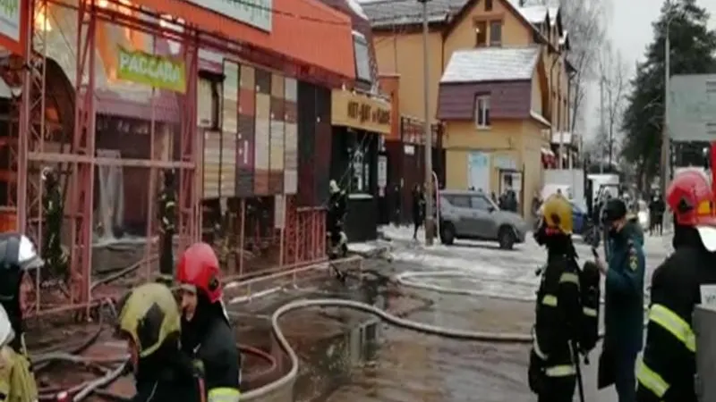 В Люберцах на площади 525 кв. м. загорелся магазин стройматериалов