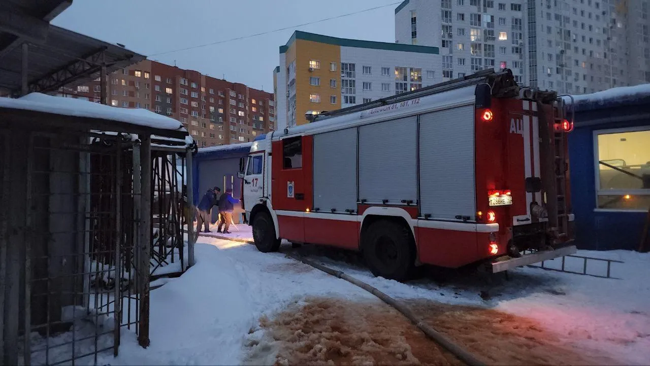 Спасатели локализовали крупный пожар в подмосковных Мытищах