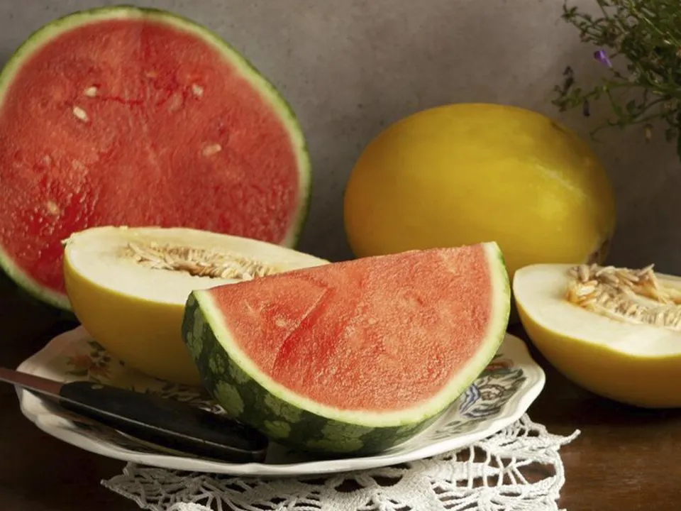 «В период обострения исключить»: выяснилось, кому опасно есть арбузы и дыни
