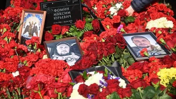 Погибшего военкора Владлена Татарского похоронили на Троекуровском кладбище в Москве