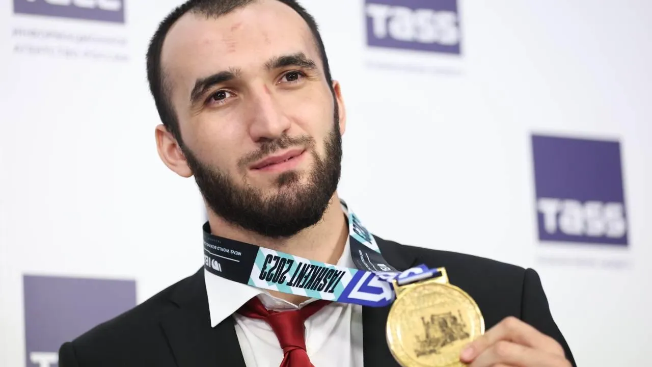 Чемпион мира по боксу Гаджимагомедов рассказал о планах выиграть Олимпиаду