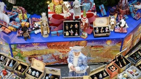 Госорганы закупят к Новому году подарков на 141 млн рублей