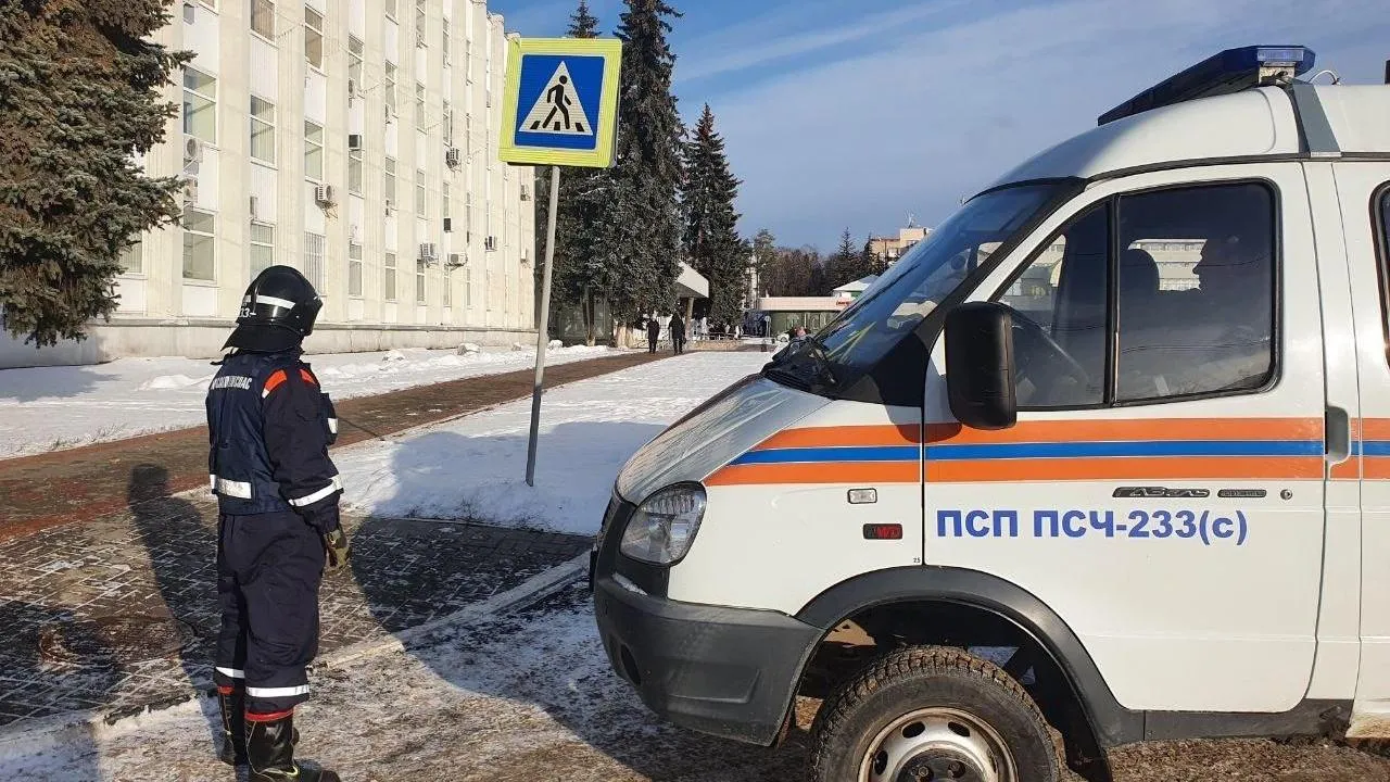 Подмосковные спасатели помогли пенсионеру, который застрял в ванной комнате