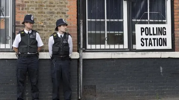 В Лондоне мужчина с ножом напал на прохожих