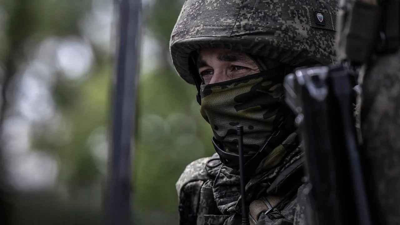 «Поначалу ничего не понятно, потом привыкаешь»: боец СВО раскрыл, как меняется ощущение времени на передовой