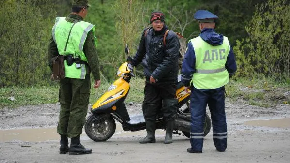 Водитель скутера в области пытался подкупить полицейского и получил год колонии