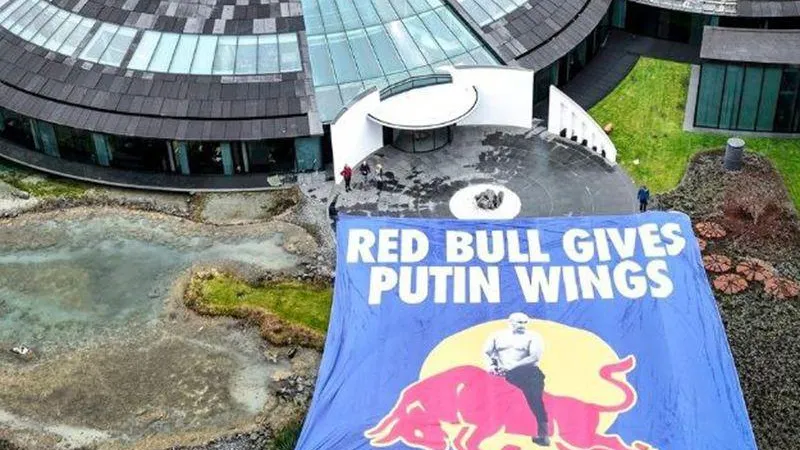 Антироссийские активисты превознесли Путина