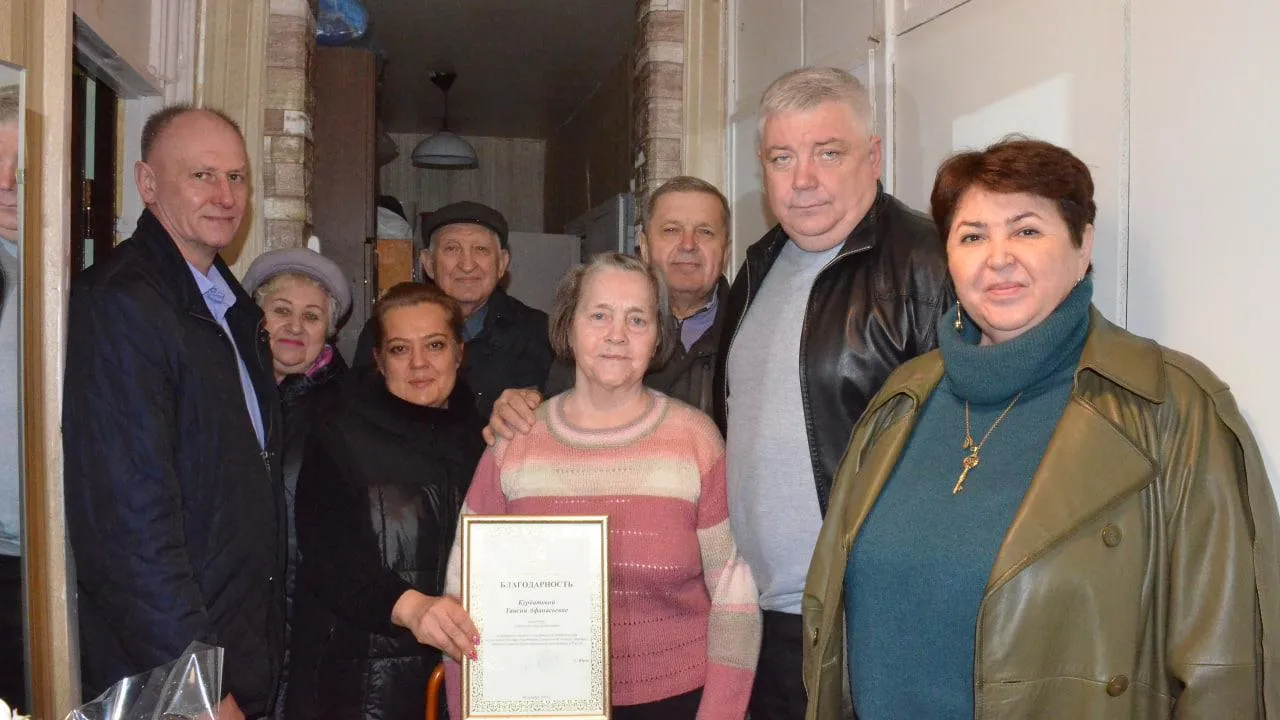 Бабушка из Балашихи связала более сотни пар носков для участников СВО