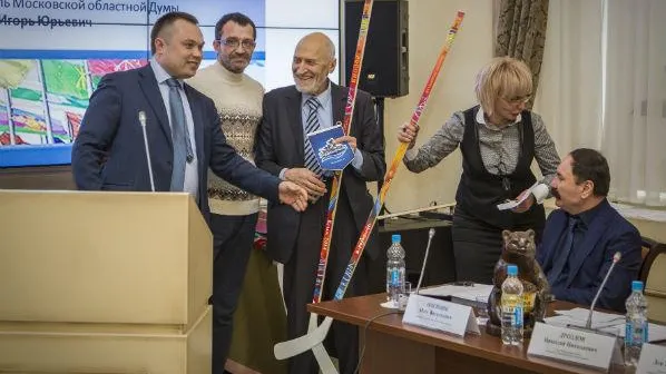 Клюшку из кремлевской елки вручили Николаю Дроздову