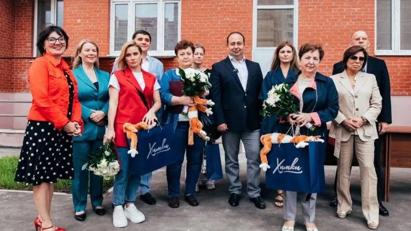 Две сотни дольщиков ЖК «Авиатор», ждавшие квартиры с 2011 года, начали получать ключи