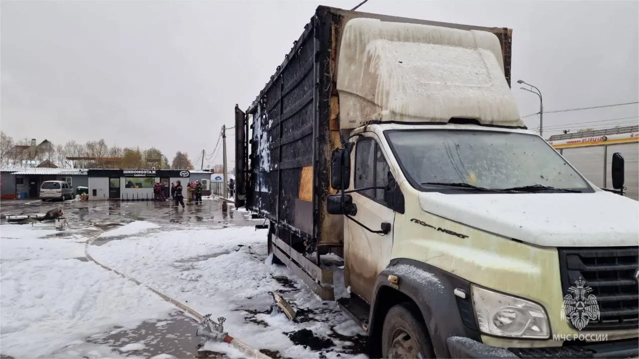 Пожар на АЗС в Химках потушен: пострадали три человека и пять автомобилей