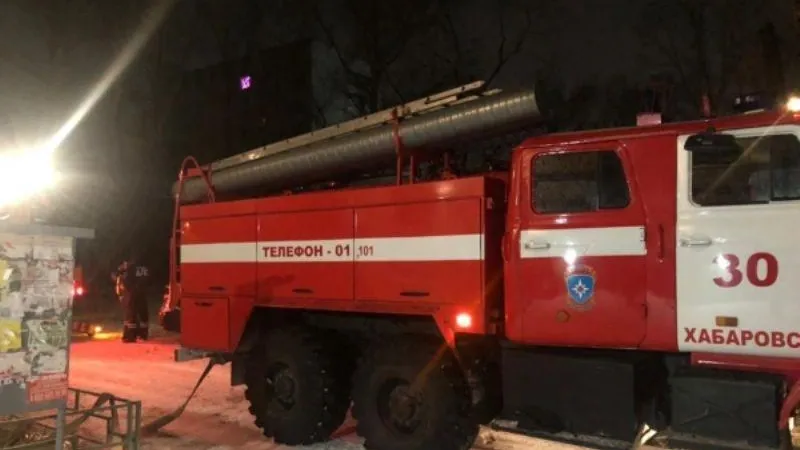 Хабаровским пожарным пришлось эвакуировать детский сад из-за пожара в здании поблизости