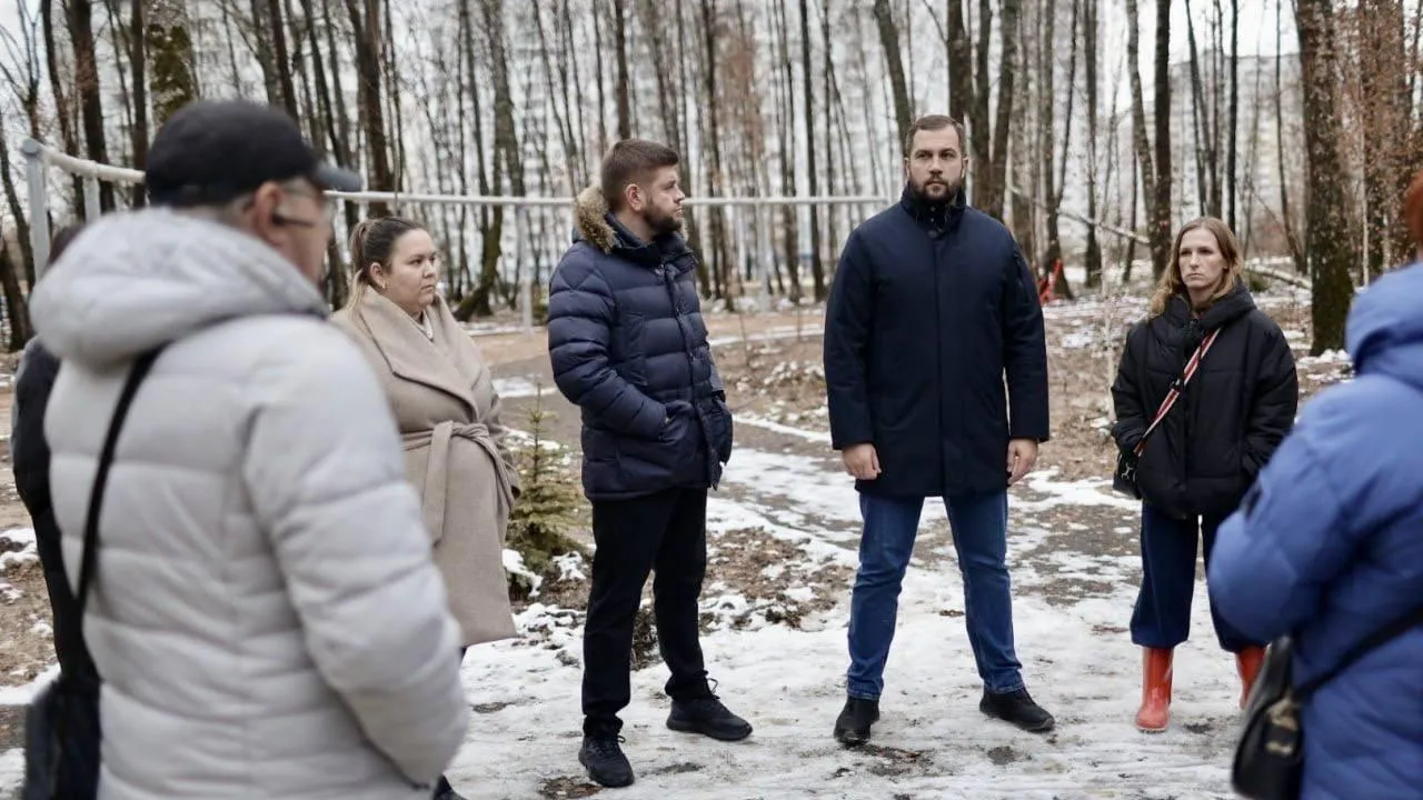 Глава Чехова оценил ход завершающих работ по благоустройству «Губернского леса»