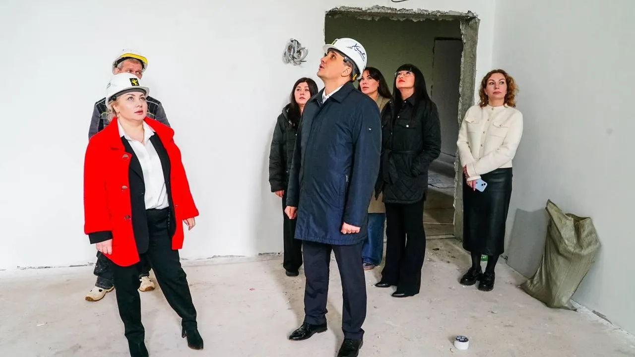 В Химках депутаты проверили ход капремонта детского сада «Радуга»