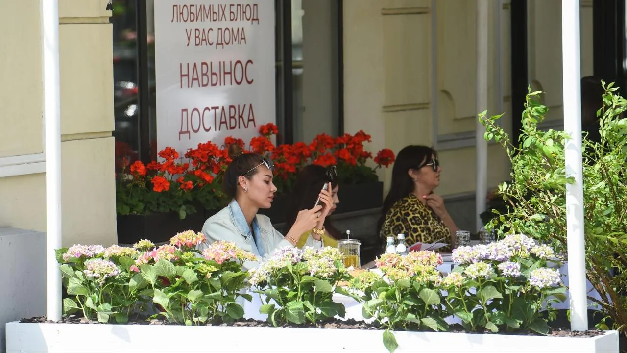 Рестораны и кафе Подмосковья открыли уже около 1,2 тыс. летних веранд