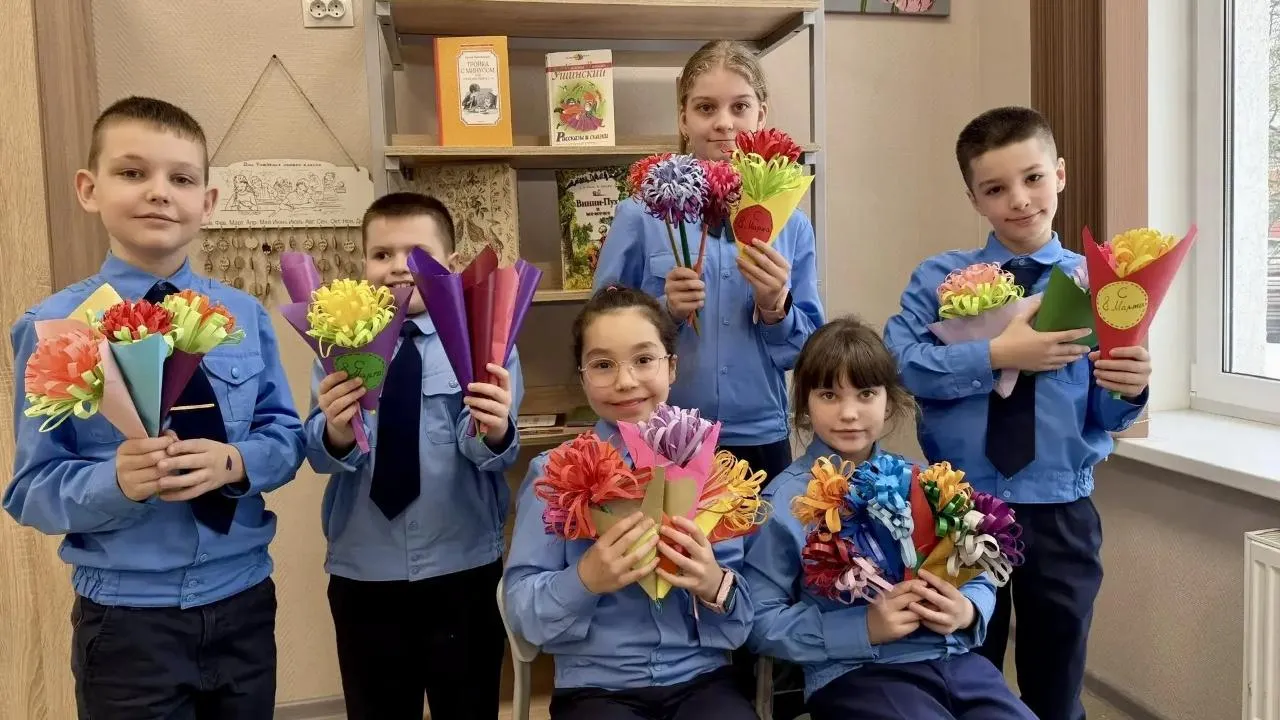 Праздничные мероприятия по случаю 8 Марта провели в школах и колледжах Подмосковья