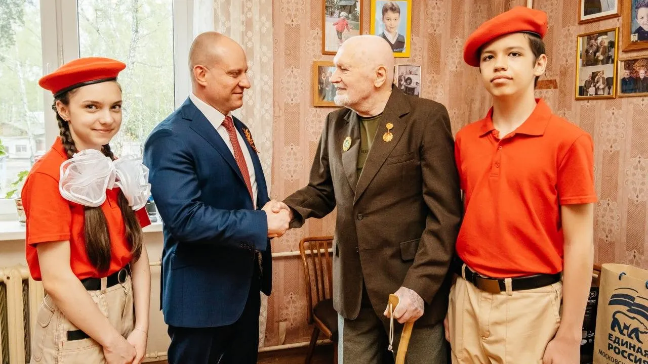 «Спасибо за Победу»: глава Городского округа Пушкинский навестил фронтовиков и бывших узников фашистских лагерей