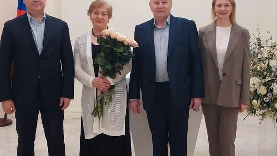 Татьяна Владимировна и Николай Николаевич Кулины (посередине). Фото: Министерство социального развития МО