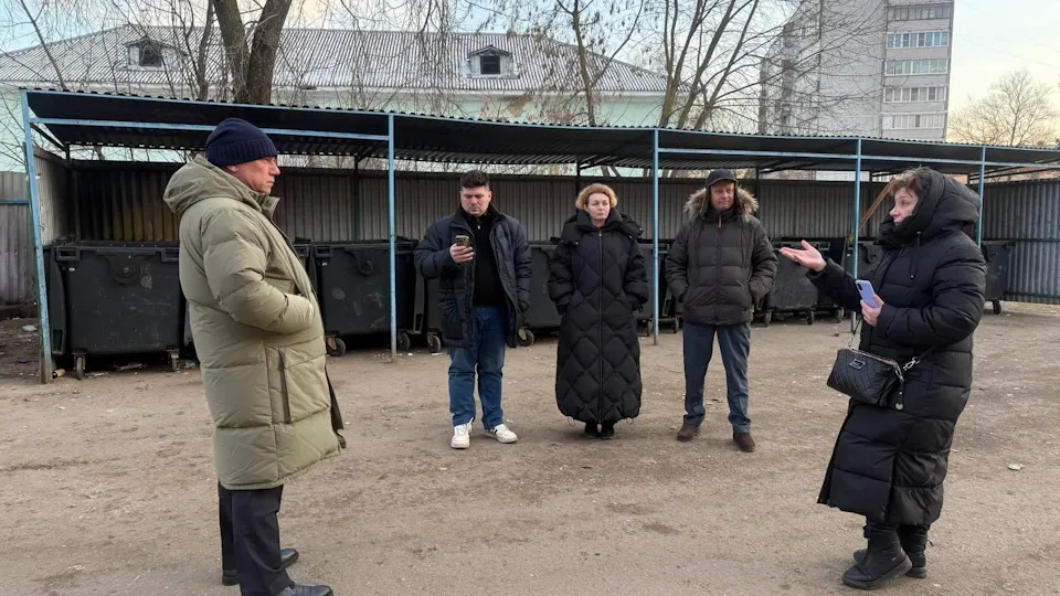 Замглавы Лосино-Петровского Роман Мещеряков (слева). Фото пресс-служба администрации