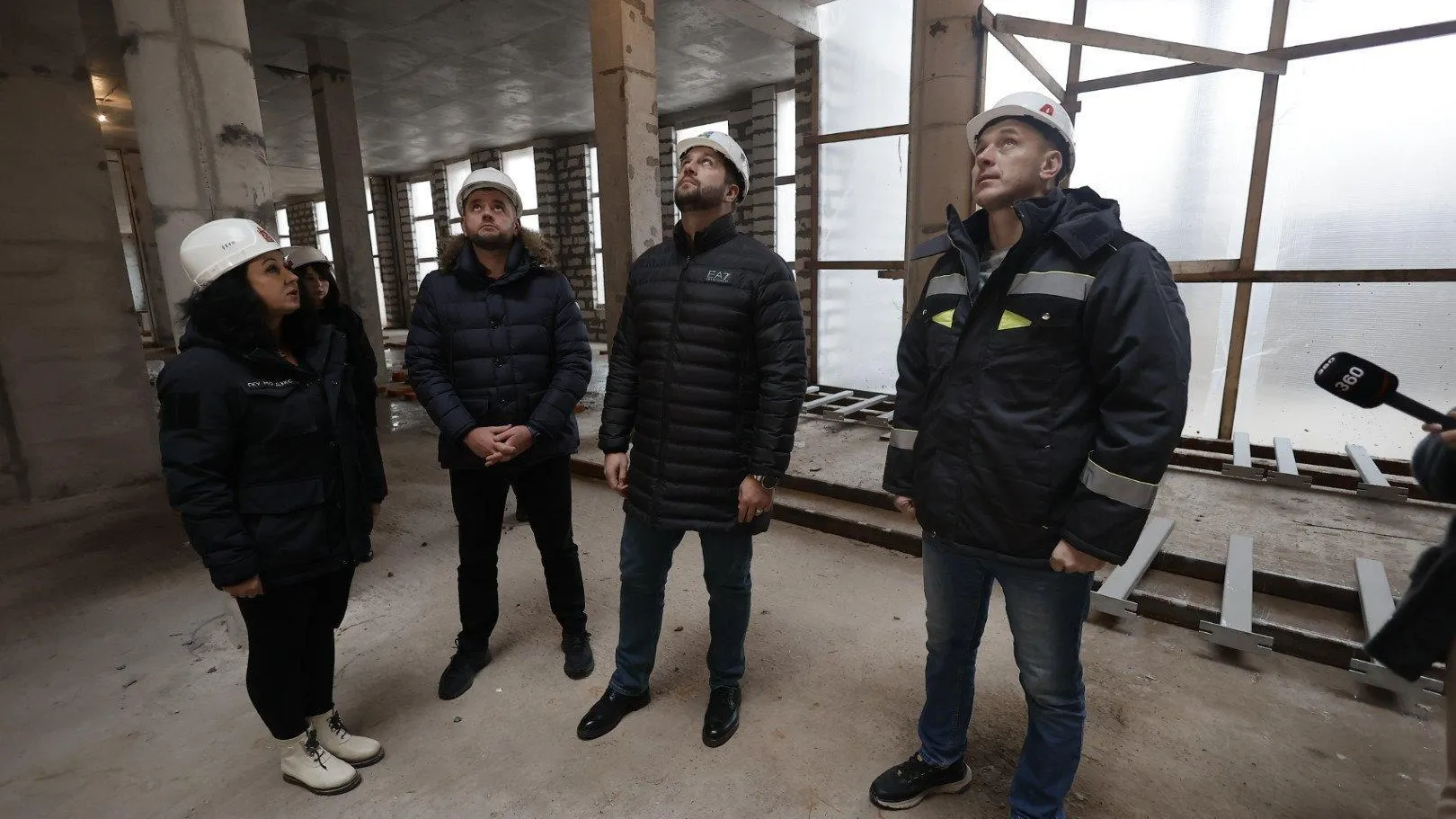 Глава городского округа Чехов Михаил Собакин проверил строительство детской поликлиники на 500 мест